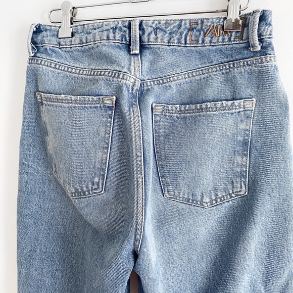Zara High Waist Straight Jeans, Light Wash, Size 4, 100% Cotton - Picture 4 of 9